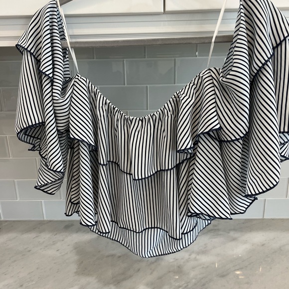 LF flowy off shoulder crop top (NWT) - Picture 4 of 4